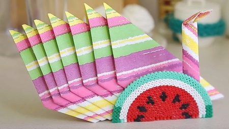 How to beautifully fold paper napkins on the festive table?