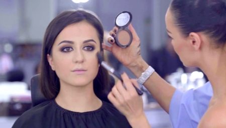 Features and subtleties of makeup for round eyes