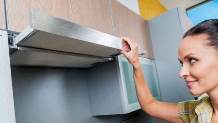 How to clean the cooker hood from fat at home?