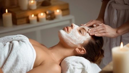 How is a complex facial cleansing carried out?