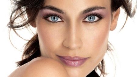 Choosing makeup for almond-shaped eyes