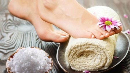 Salt baths for feet: benefits and harms, advice on preparation and use