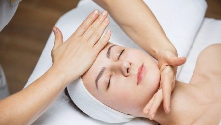 Comment faire un massage du visage pour les rides à la maison ?
