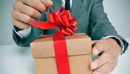 Choosing a gift for a Cancer man