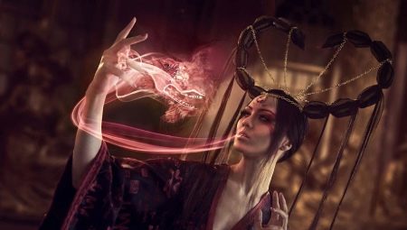 Scorpio woman, born in the year of the Rooster
