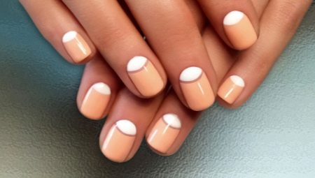 Manucure de la lune blanche: tendances de la mode et idées de design