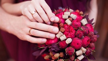 Marsala bridal bouquet