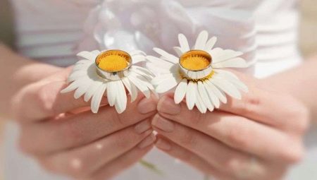 What do they give a wife, husband or friends for their 9th wedding anniversary?