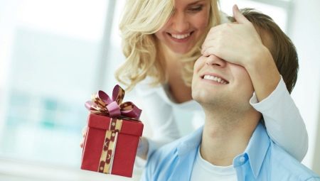 What to give a husband for 10 years from the date of the wedding?