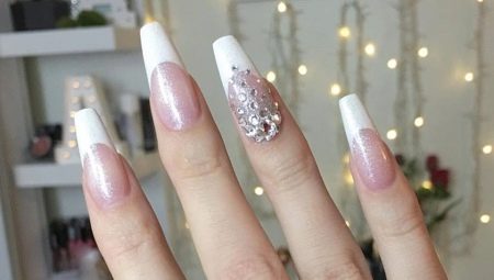 Ideas for creating a white glitter manicure