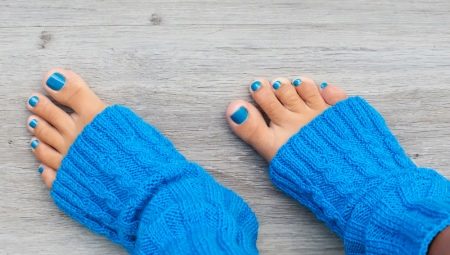 Ideas for the embodiment of a pedicure in blue tones