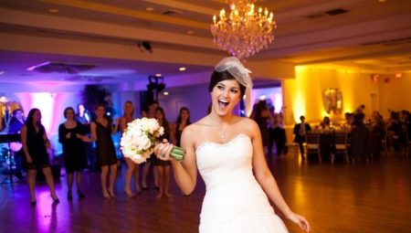 How did the tradition of throwing a bouquet by a bride appear and is there an alternative to it?