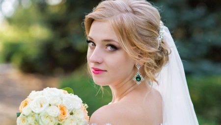 How to properly attach a veil to a hairdo?