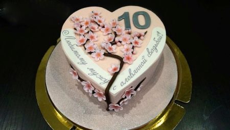 How to choose and decorate a cake for a 10th wedding anniversary?