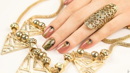Manicure with elements of gold color: decor features and fashion trends