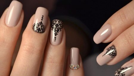 Beige manicure: features and decor ideas