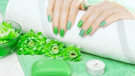 Green manicure: a variety of shades and fashion ideas