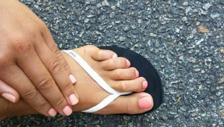 Original design options for pedicure in peach color