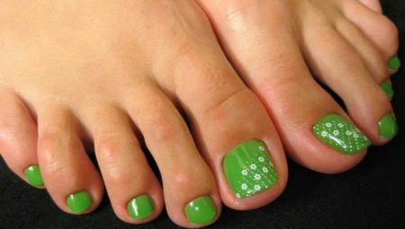 Green shades pedicure