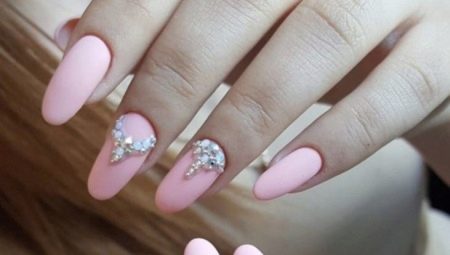 Pink manicure with rhinestones: sparkle and femininity