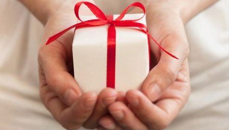 Tips for choosing gifts for a swarthy anniversary