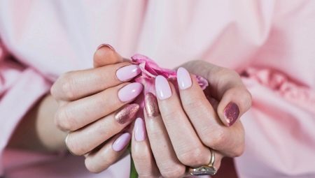 The subtleties of choosing a manicure for a pink dress