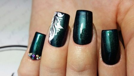 Design and decor of manicure 