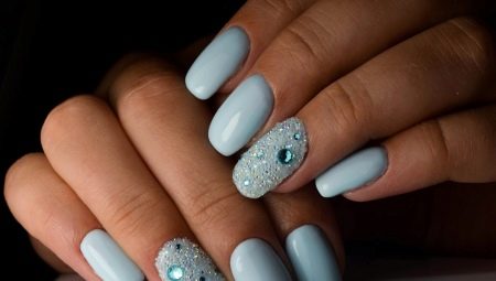Crystal crumb for nails: features and options for creating a manicure design