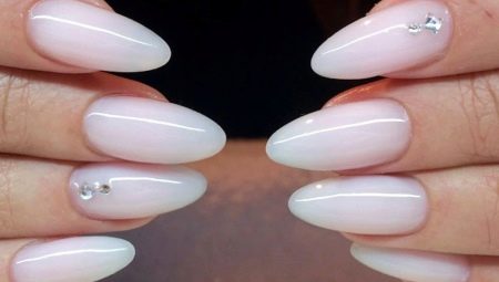 How to style almond-shaped nails?