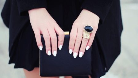 How to choose the right manicure for a black dress?