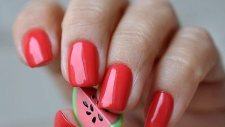 Coral gel polish: color combinations and fashion trends