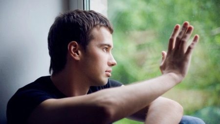 Features of an introvert man and his behavior in relationships