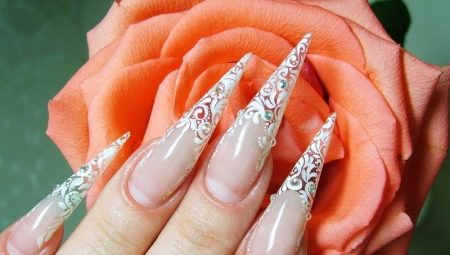 Conception élégante des ongles en forme de pointe et technique de leur création