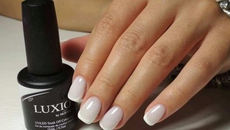 Options de manucure avec vernis gel laiteux