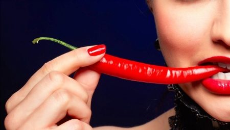 Making a red pepper nail mask