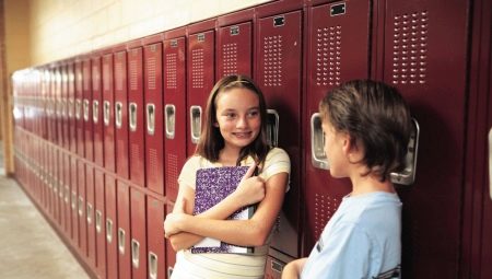 How to please a girl at school?