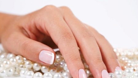 What do healthy nails look like and how is their appearance related to health?