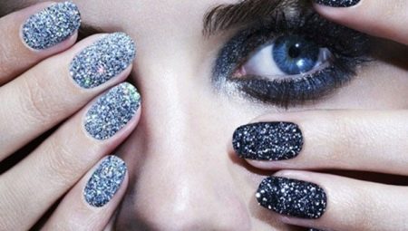 Glitter manicure for short nails