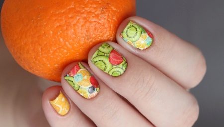 Edible-themed manicure from fruits to berries