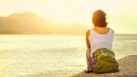 Caractéristiques d'une fille introvertie et son comportement dans les relations