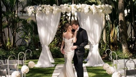 Features of wedding decoration