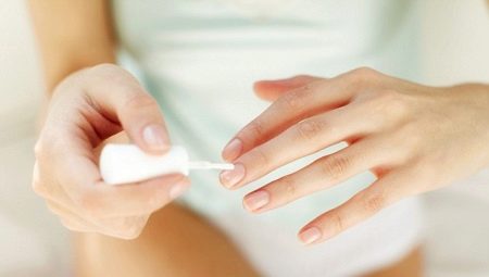 Strengthening nail polishes: types, tips for choosing and using