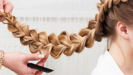 How to braid a spikelet for yourself?