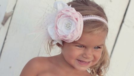 Coiffures avec serre-tête pour filles : idées et conseils pour leur mise en œuvre