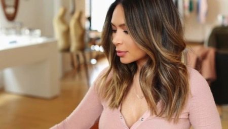 Airtouch (air touch) dyeing on dark hair: features, shade selection, care rules