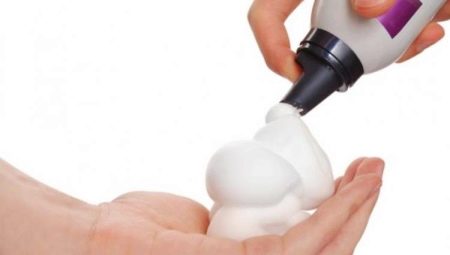 Mousses coiffantes : comment choisir et utiliser ?