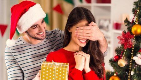 What to give your girlfriend for the New Year?
