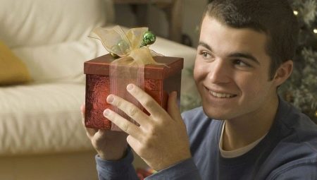 How to choose a gift for a 16-year-old boyfriend for the New Year?