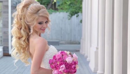 Features and creation of an oriental tail hairstyle