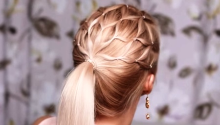 Coiffures pour cheveux mi-longs avec des élastiques à la maison